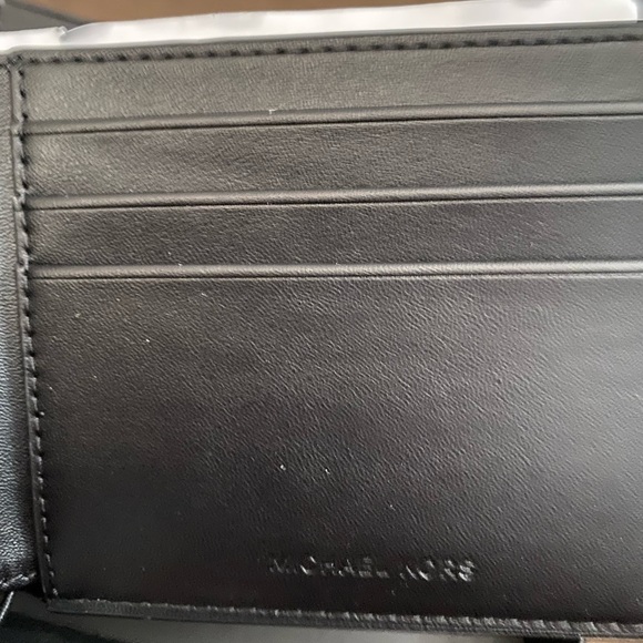 Michael Kors wallet - Picture 4 of 5